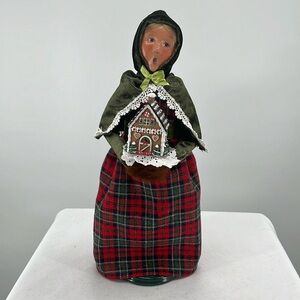 Byers Choice Caroler “Woman with Gingerbread” 13”